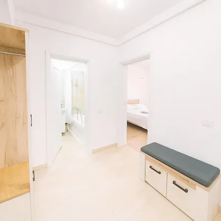 Entire Near Unirii Center, Sector 5 - 610 Apartament *